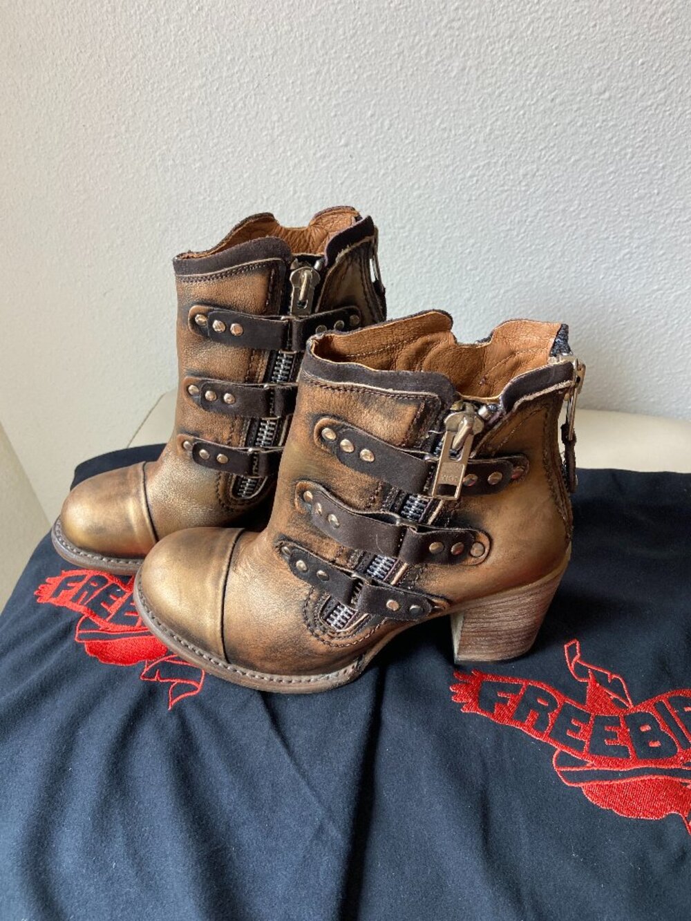 Freebird Beckett booties sz 8